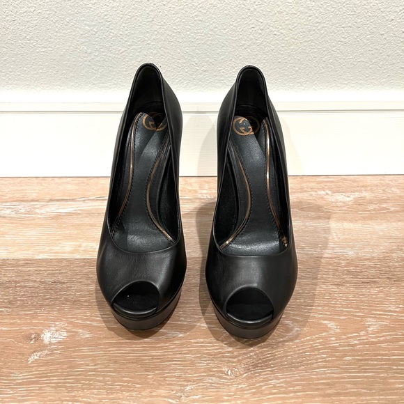 COPY - Beautiful leather Gucci heels! Supper clean and I’m amazing shape. Light… - Picture 4 of 7